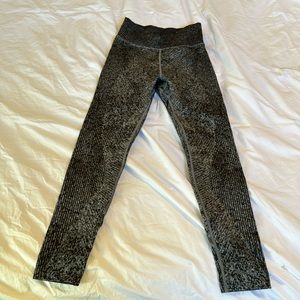 Lululemon high waisted leggings size 6 EUC